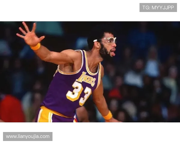 卡里姆阿布杜尔贾巴尔的传奇生涯与篮球智慧的永恒启示