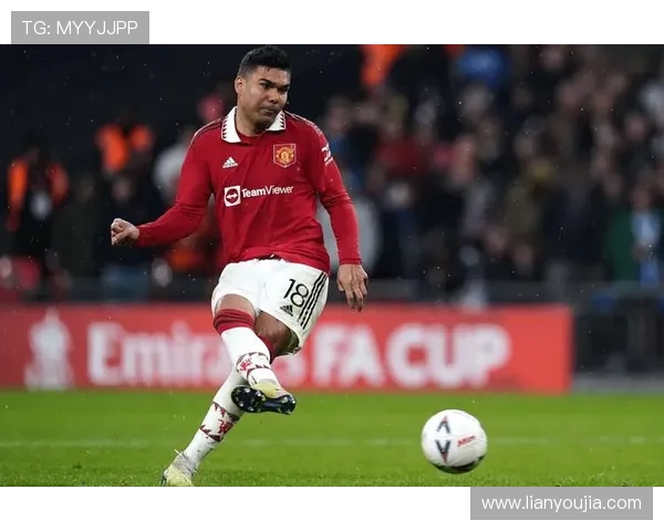 卡塞米罗在赛场上的华丽转身与足球生涯的辉煌成就分析